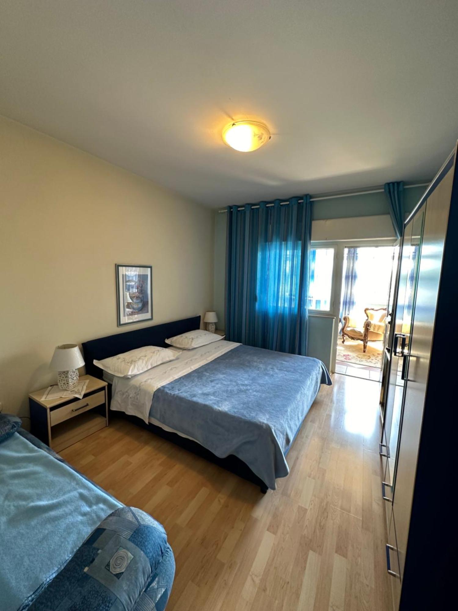 Apartman Vs *