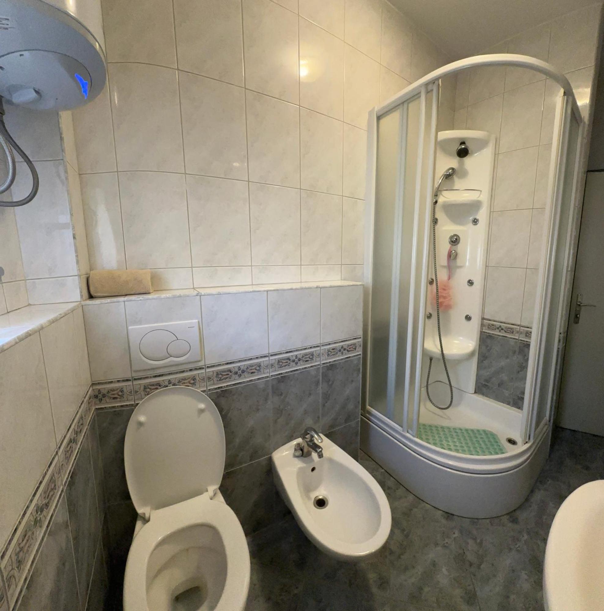 Apartman Vs