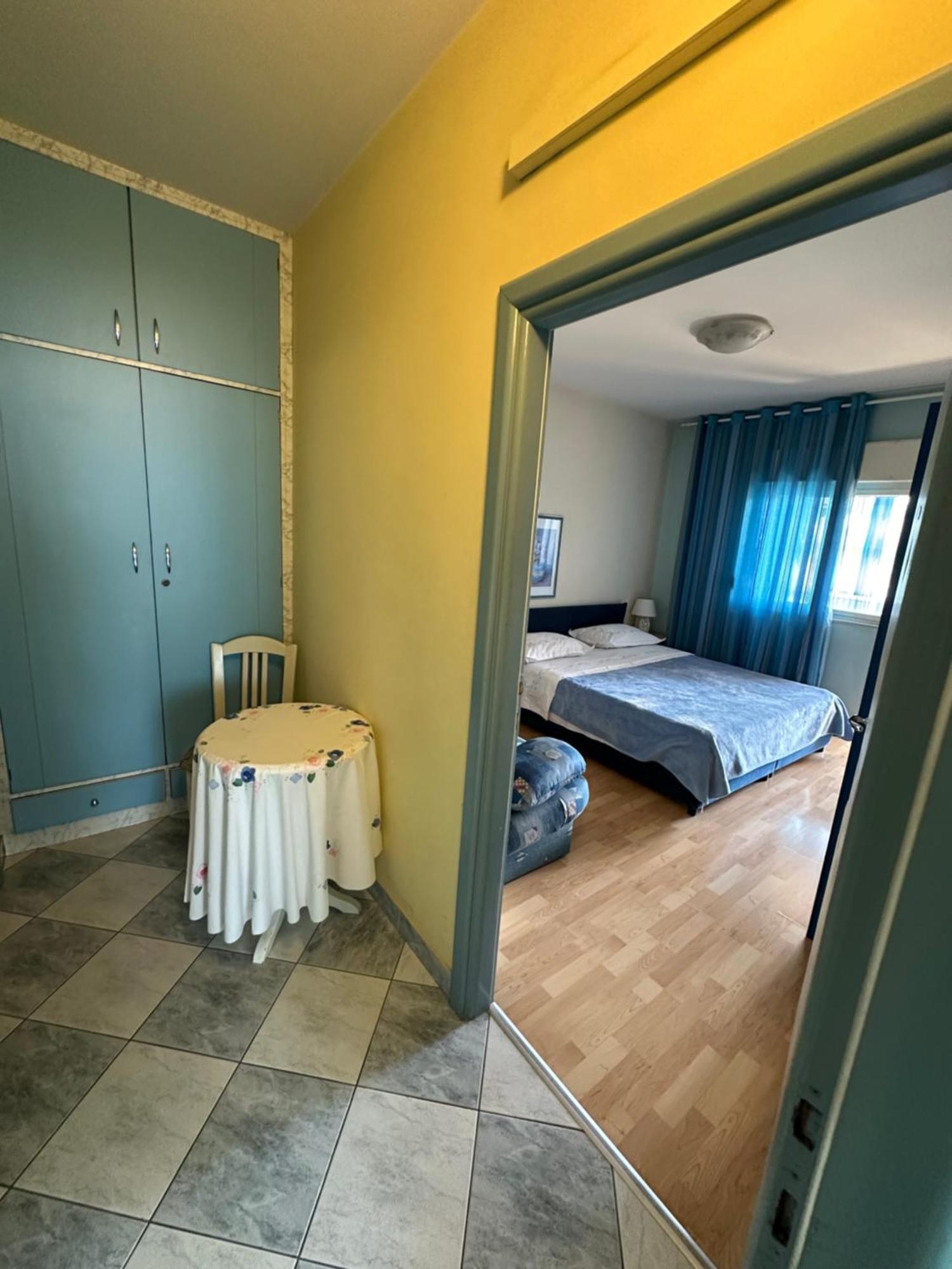 Apartman Vs *